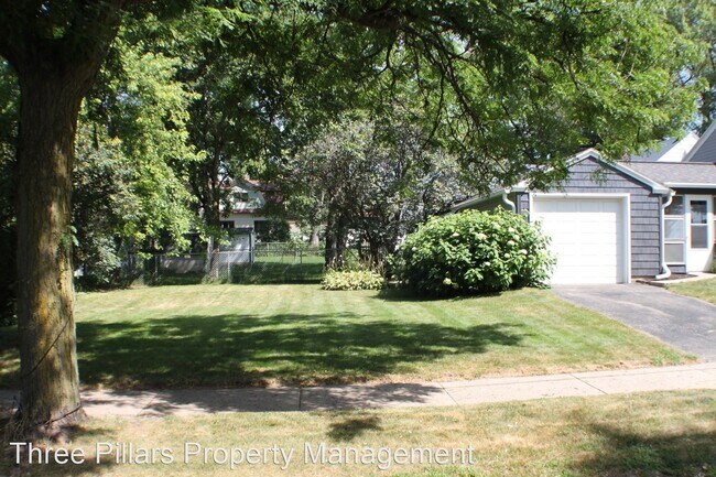 Building Photo - 3 br, 2 bath House - 1007 10th St NE