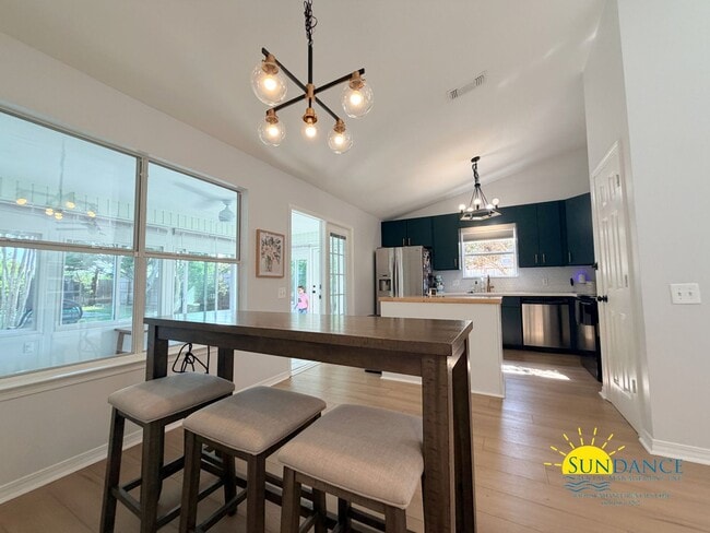 Foto del edificio - Stunning 3 Bedroom Home in Gulf Breeze with stand out accents!