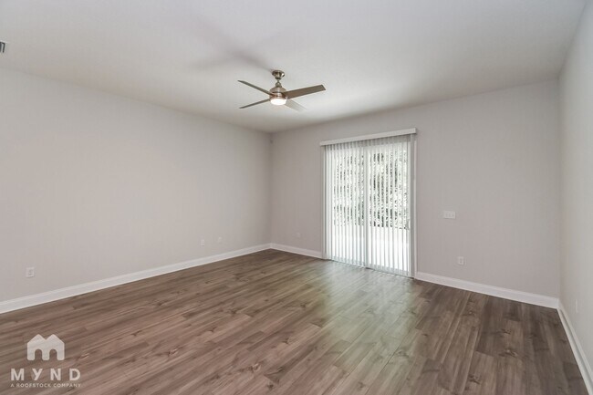 Foto del edificio - 455 Brentwood Ct