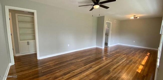 Building Photo - 160 Wildwood Cir