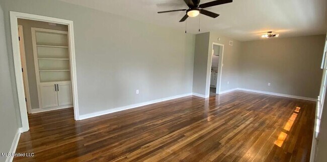 Foto del edificio - 160 Wildwood Cir