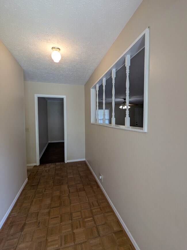 Building Photo - 813 McLemore Dr