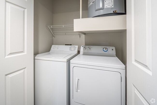 1BR, 1BA - 733SF - Laundry - Plaza at San Jacinto