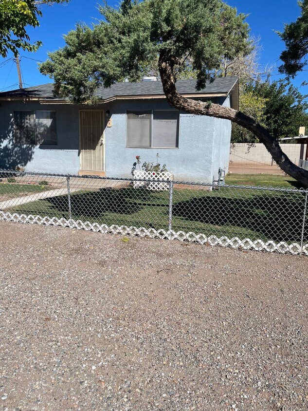 Foto del edificio - 1325 Tapia Blvd SW