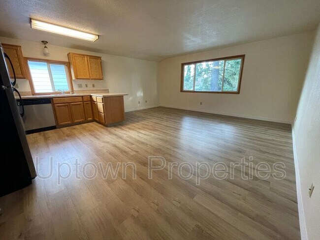 Foto del edificio - 6466 SE Division St
