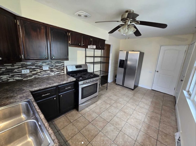 Building Photo - 3014 W 163rd St