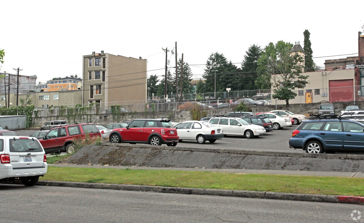 Primary Photo - 1122 S Fawcett Ave