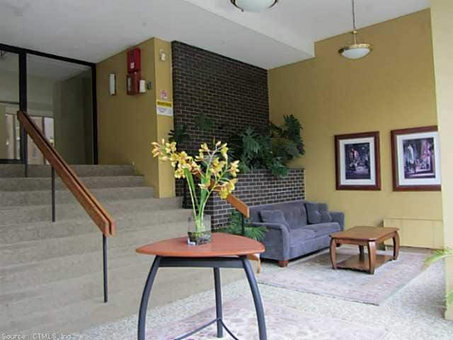 Building Photo - 40 Owen St