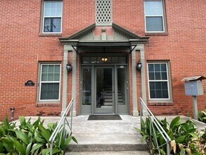 Building Photo - 1918 Sul Ross St