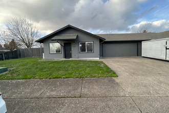 Building Photo - 2703 Moraga Ave SE