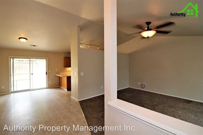 Foto del edificio - 3 br, 2 bath House - 2835 Tropicana Ct.