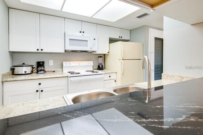 Foto del edificio - 2615 Cove Cay Dr