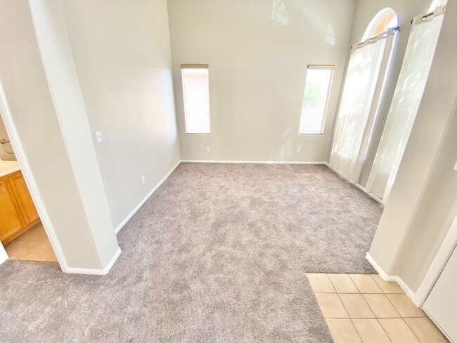 Building Photo - BEAUTIFUL 3 BEDROOMS 2.5 BATHS 2 STORY SINGLE FAMILY HOME WITH 2 CAR GARAGE