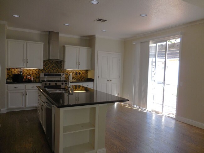 Foto del edificio - 1079 Stillspring Dr