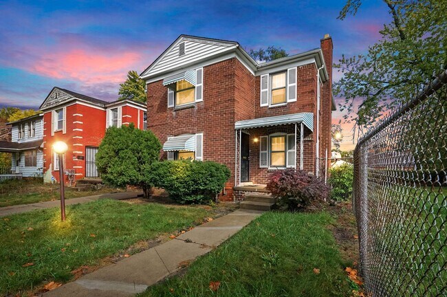 Foto del edificio - Welcome to this charming 2-bedroom, 1-bath...