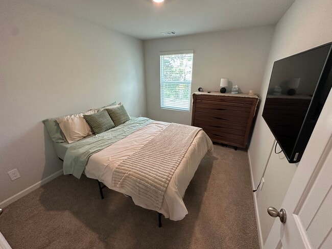 Property does NOT come furnished - 231 Hazel Ln