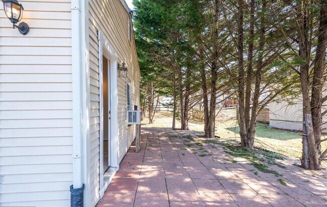 Building Photo - 19129 Kinglet Plz