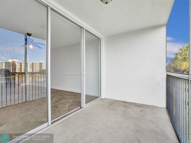 Building Photo - 3091 N Course Dr