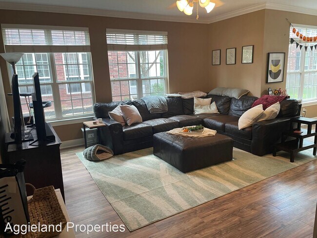Building Photo - 2 br, 2 bath House - 801 Luther St W #1207