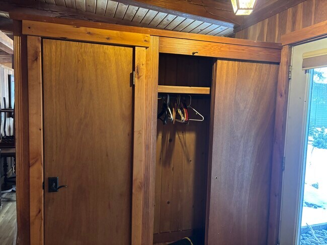 Foto del edificio - 703 Brown Dr