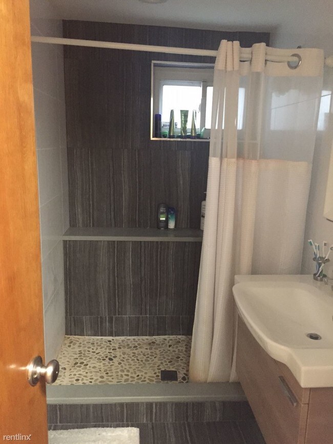 Foto del edificio - 3029 41st St