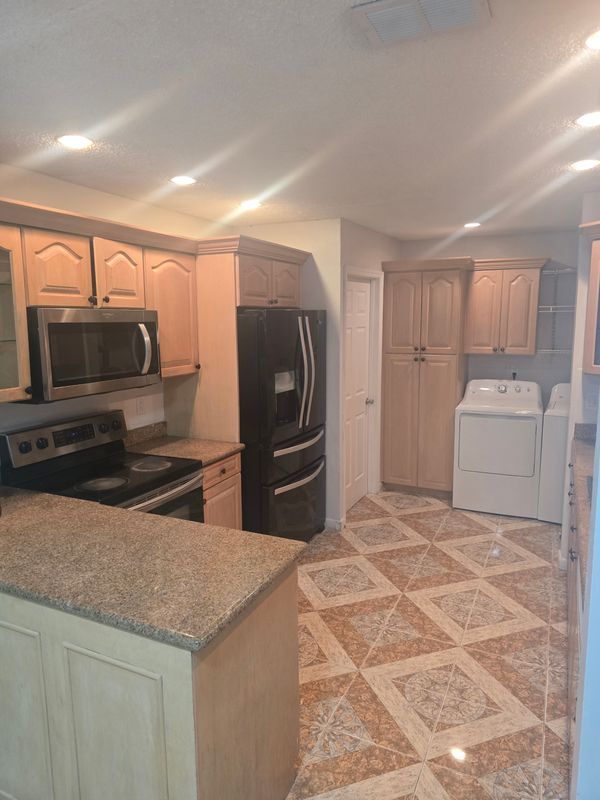 Foto principal - 8241 SW 4th St