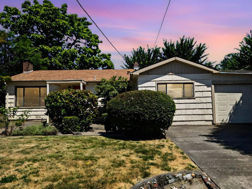 Primary Photo - 2055 NW Beca Ave