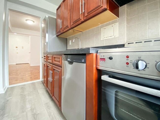 Building Photo - Quintess Apartments