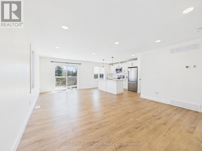 Building Photo - 1085 Sutton St