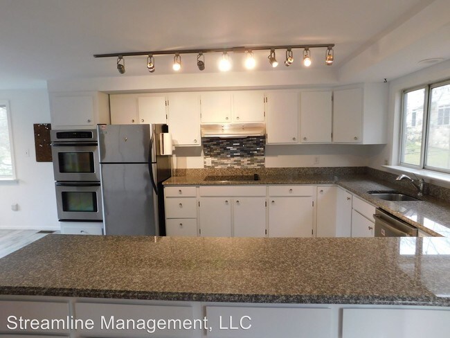 Building Photo - 5 br, 4 bath House - 9015 Honeybee Ln