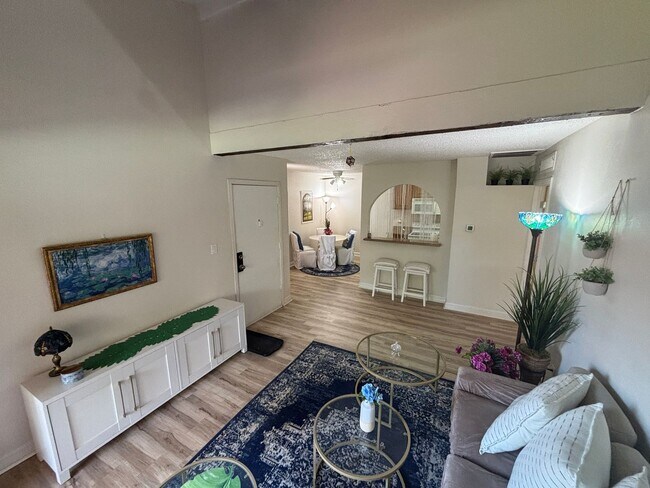 Foto del edificio - Fully Furnished 1Bed/1Bath Condo in Central Las Vegas Near UNLV