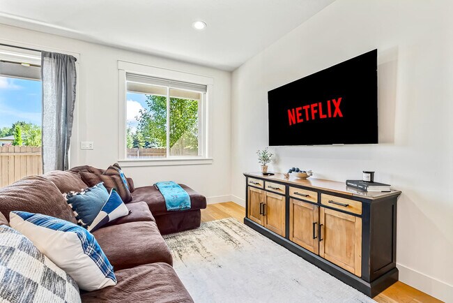 Foto del edificio - 6389 W Bluebird Ln