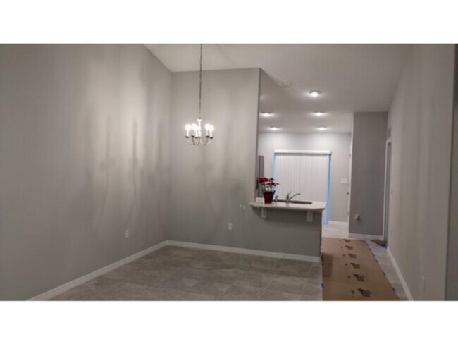 Foto del edificio - Spacious 4 bedroom/2 bath/ 2 car garage Duplex. www.WeRentSunshine.com