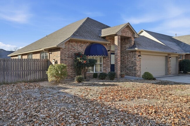 Foto del edificio - 4900 Cypress Lake Dr