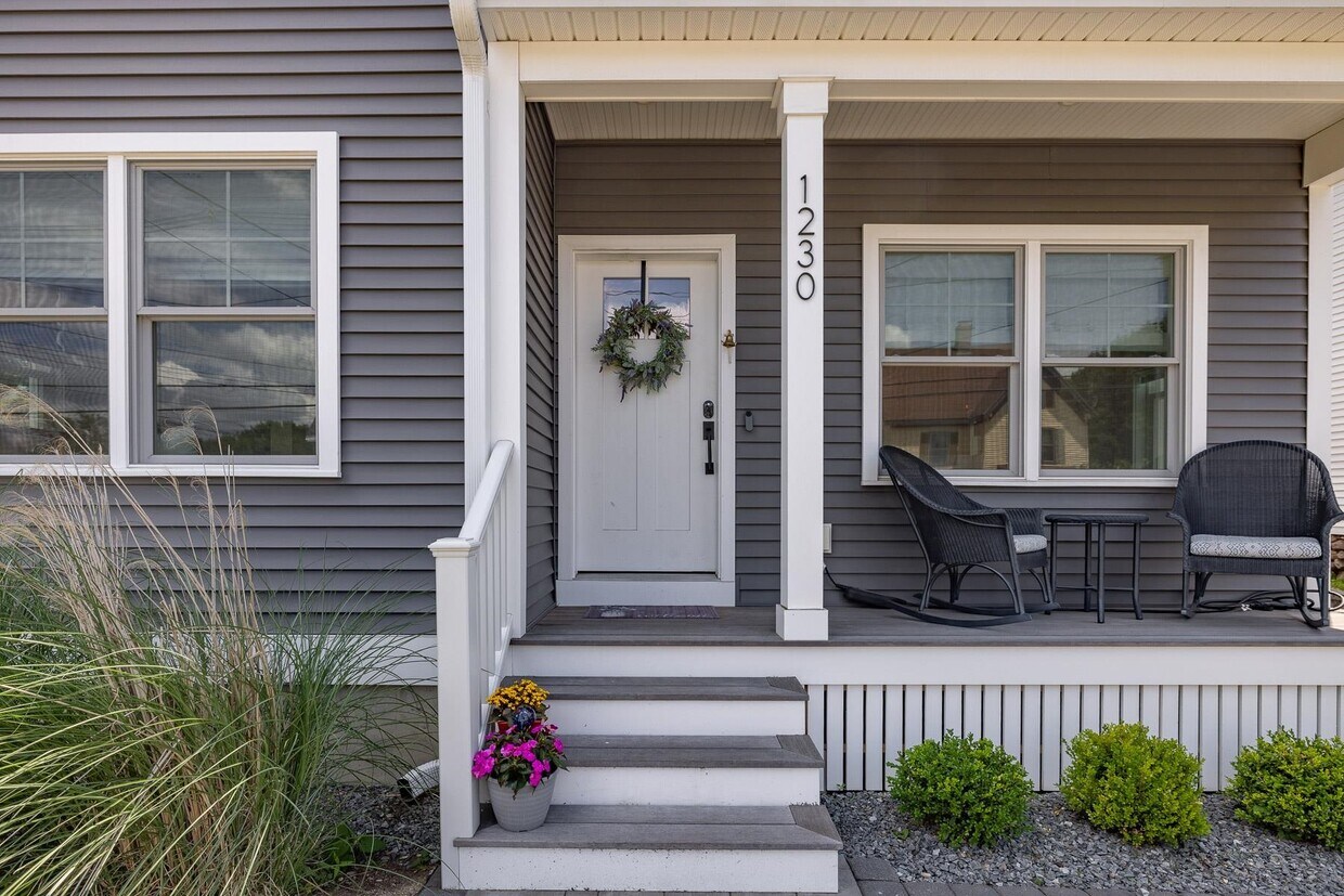 Foto principal - 1230 Islington St