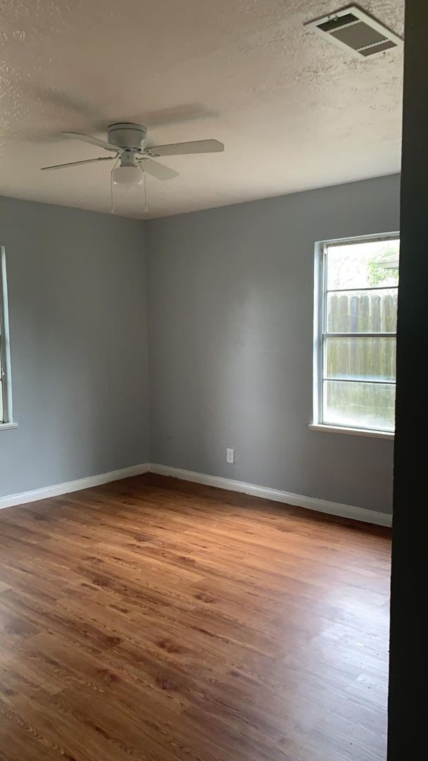 Building Photo - Affordable spacious 4bed/2bath single-fami...