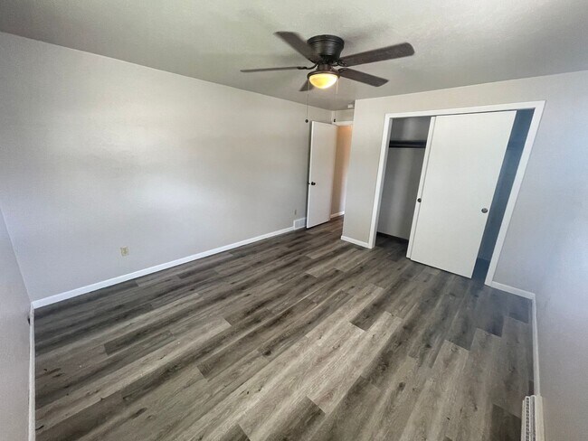 Foto del edificio - 2 Bed 1 Bath Ranch Duplex