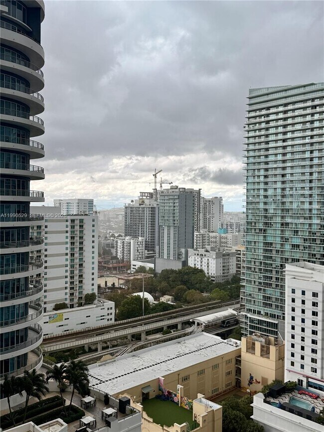 Foto del edificio - 1300 S Miami Ave