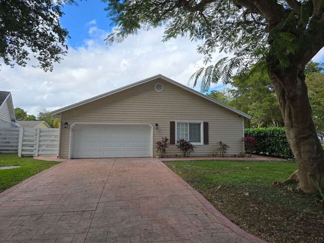 Building Photo - 14912 SW 143rd Ct