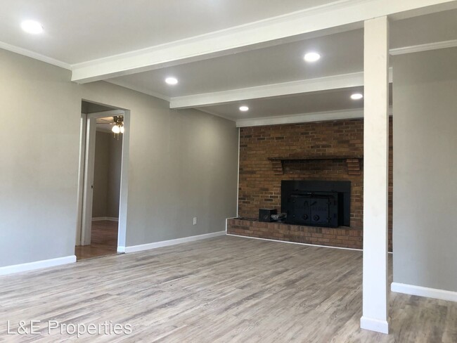 Building Photo - 4 br, 2 bath House - 408 Forestway Drive