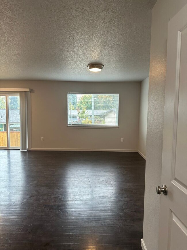Foto del edificio - Available now! 3 bedroom ~ 2.5 Bathroom st...