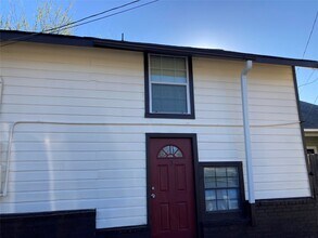 Building Photo - 135 N Maplewood St