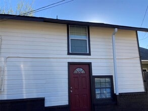 Building Photo - 135 N Maplewood St