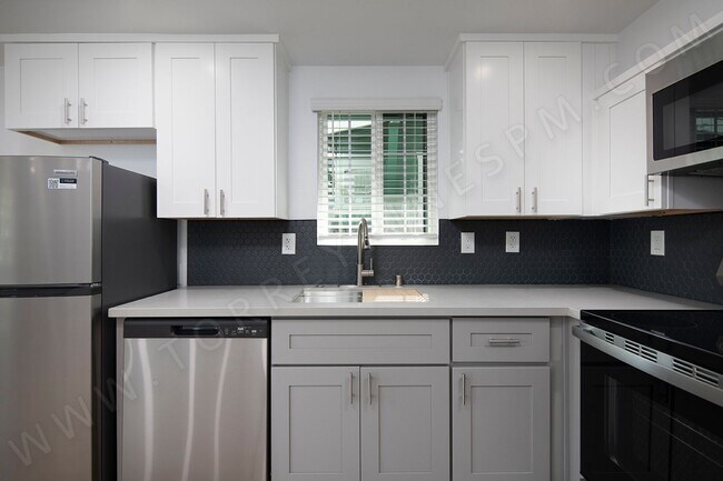 Foto del edificio - NEW Studio with In-Unit Laundry, Assigned ...