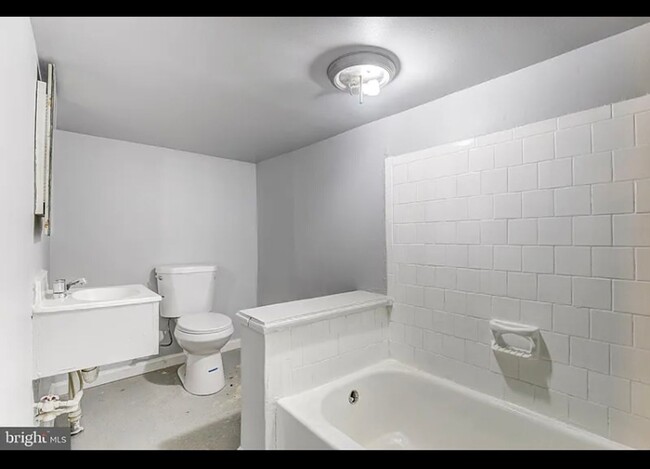 Foto del edificio - Welcome to the 3 Bed/2Bath Rowhome in Balt...