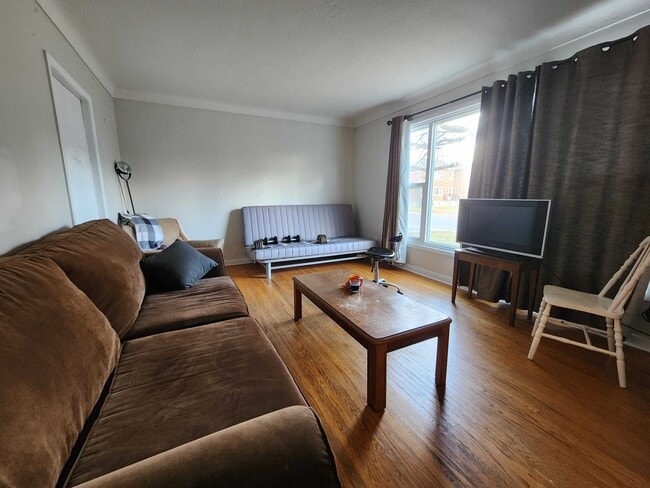 Building Photo - 344 Palace Rd