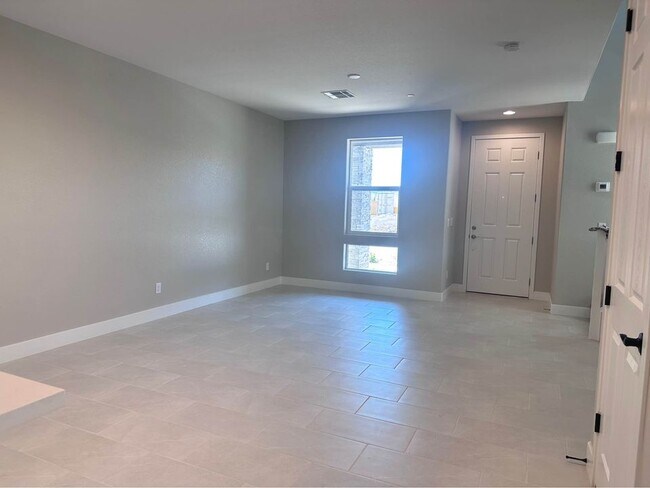 Building Photo - 678 Cottonwood Hill Pl