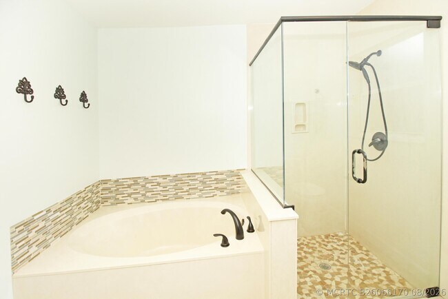 Building Photo - 896 Rose Ct