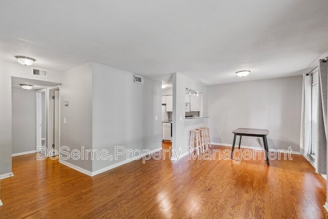 Building Photo - 207 Summit Ridge Dr
