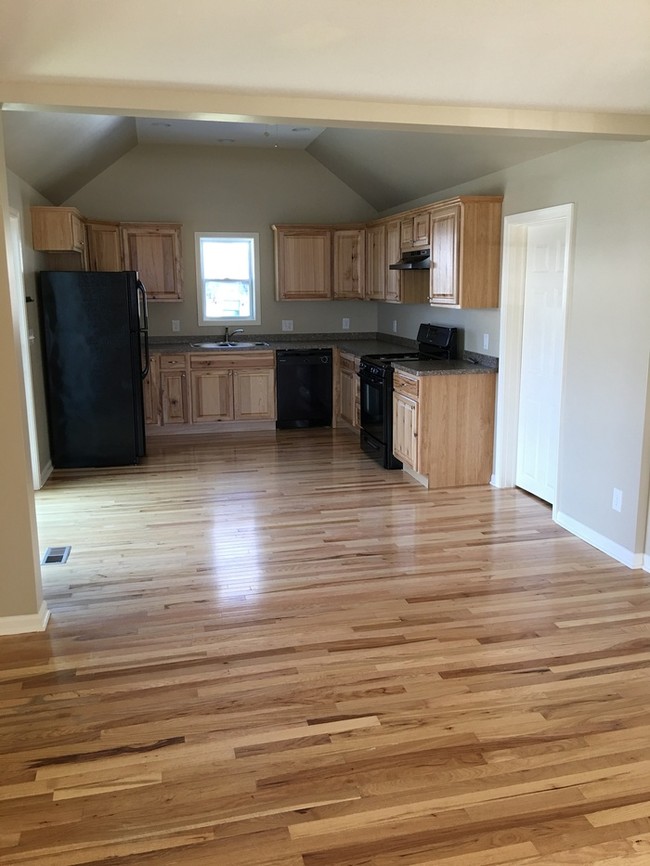 Building Photo - 3 Bdrm/2 bath Bungalow